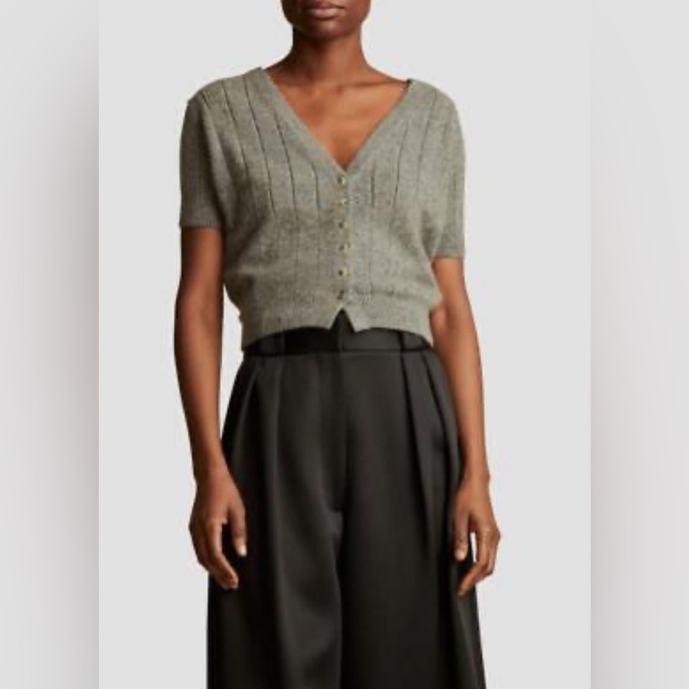 Khaite V-Neck Short Sleeve 100% Cashmere Sweater in Grey in size Medium